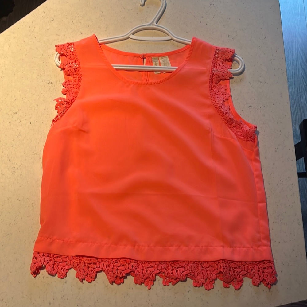 Fluorescent top